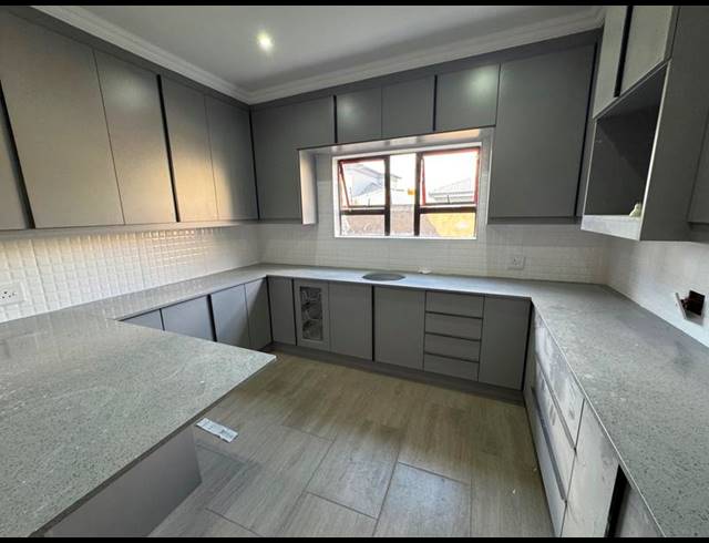 3 BEDROOM HOUSE FOR SALE IN AERORAND